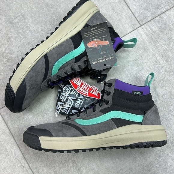 🔆VANS🔆 all weather high top boots, water resistant comfortable supportive. - Picture 10 of 15